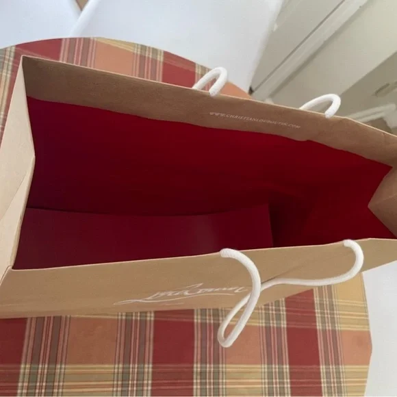 Christian Louboutin paper bag - Picture 3 of 4